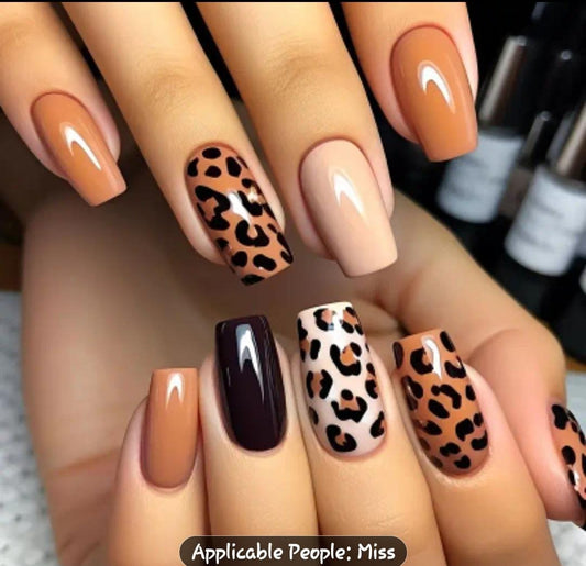 24 Piece Press on Nail Set